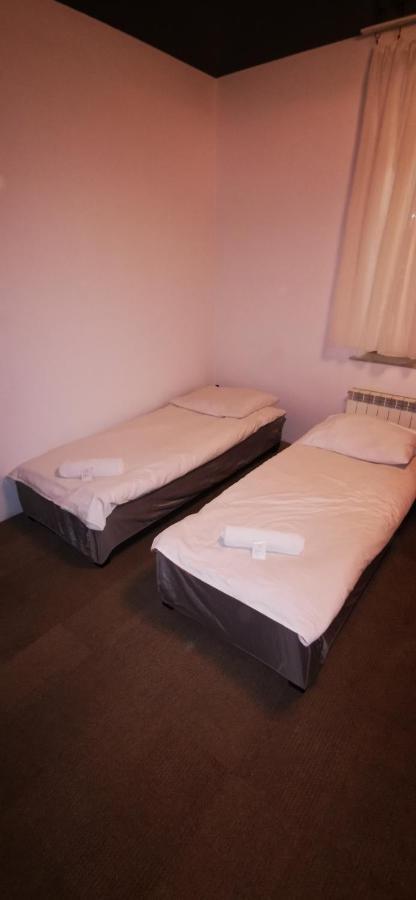 Hostel NIEDZWIADEK Warschau Exterior foto