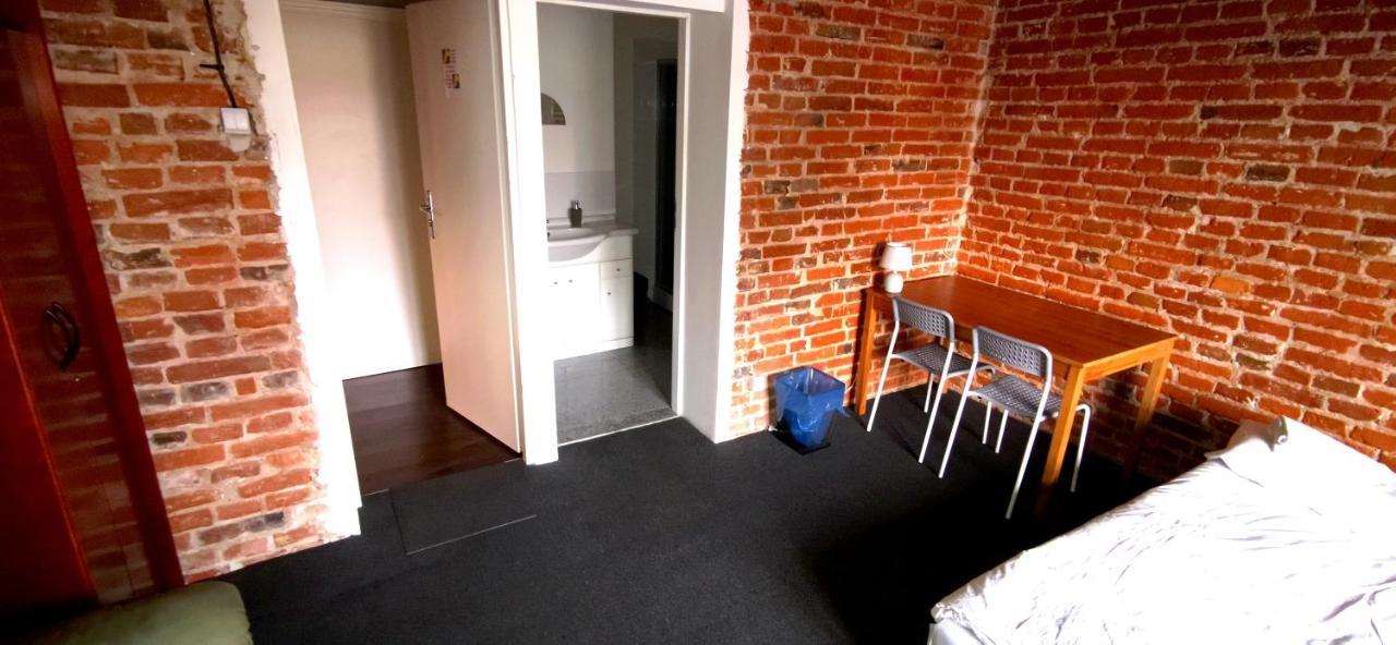Hostel NIEDZWIADEK Warschau Exterior foto